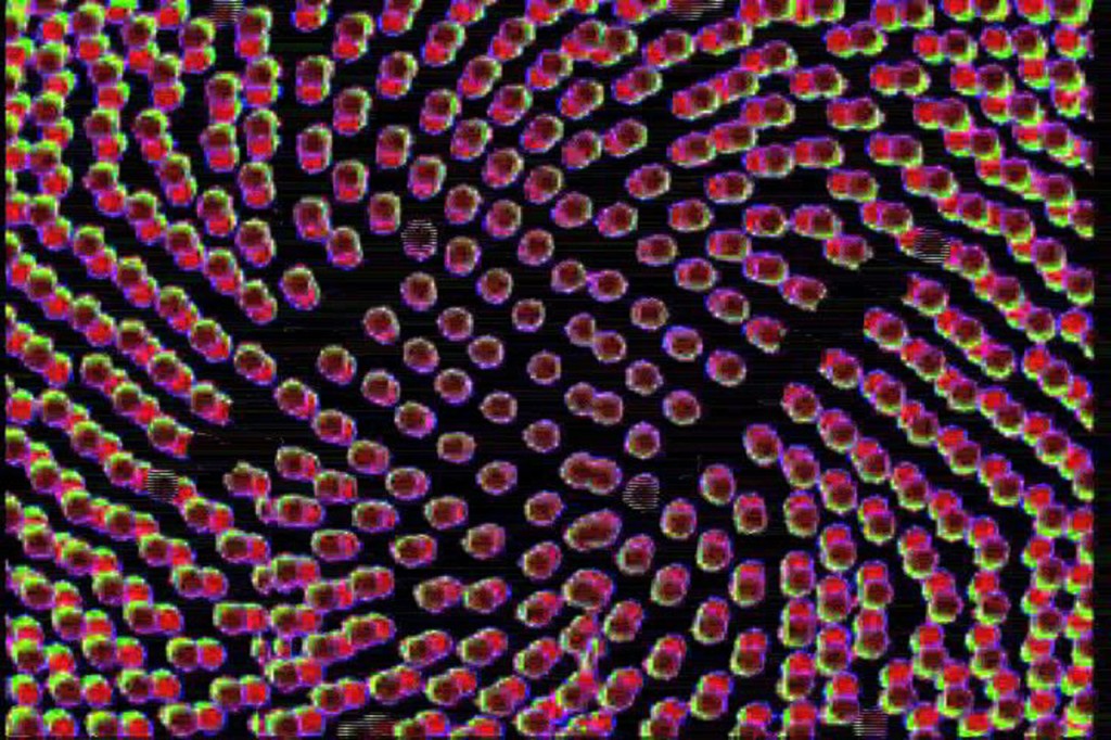 Capture de la vidéo Digital Video Effects "Holes" de Seth Price, 2003.