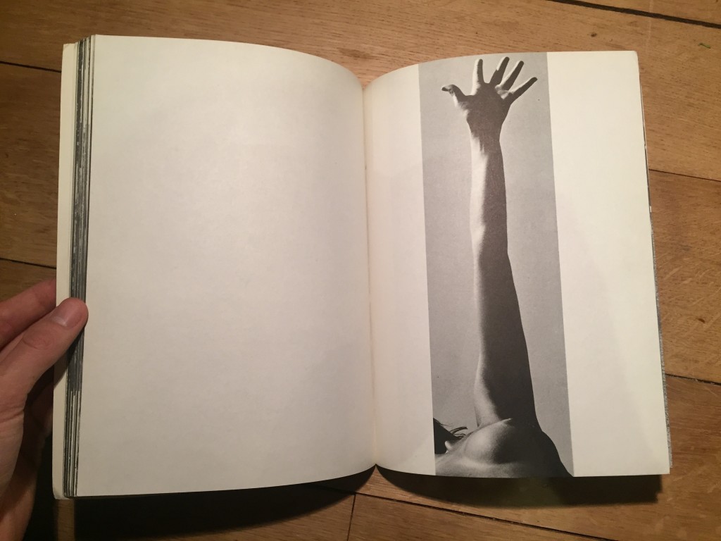 Née de la vague ( Born of the Waves), Lucien Clergue, chez Corgi Books, 1970