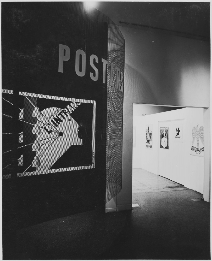 Art in Progress: 15th Anniversary Exhibitions: Posters  May 24–September 17, 1944  http://www.moma.org/calendar/exhibitions/2761?locale=fr