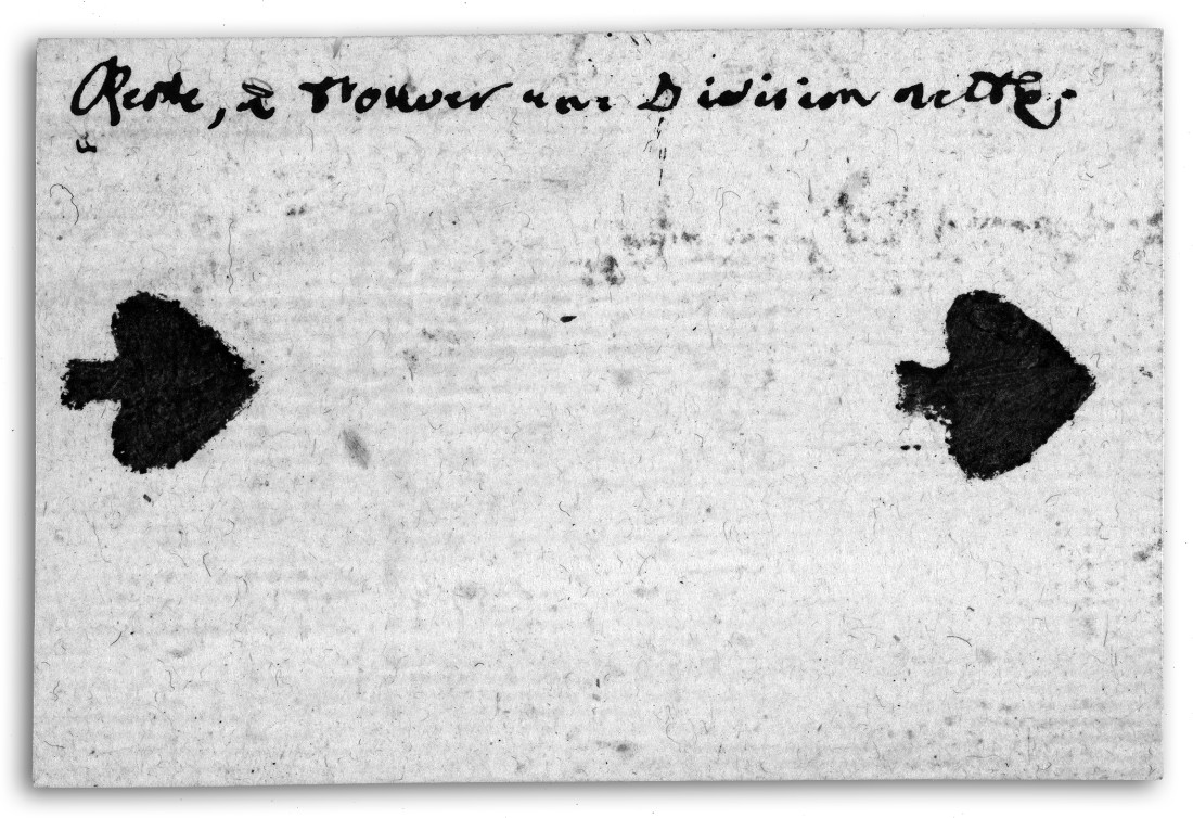 Verso d’une carte à jouer du fonds Lesage Source : Bibliothèque de Genève, Fonds Lesage, ms. fr. 2001 a. http://ficheserudites.enssib.fr/lire-en-ligne/chapitre1-de-la-pile-fiche