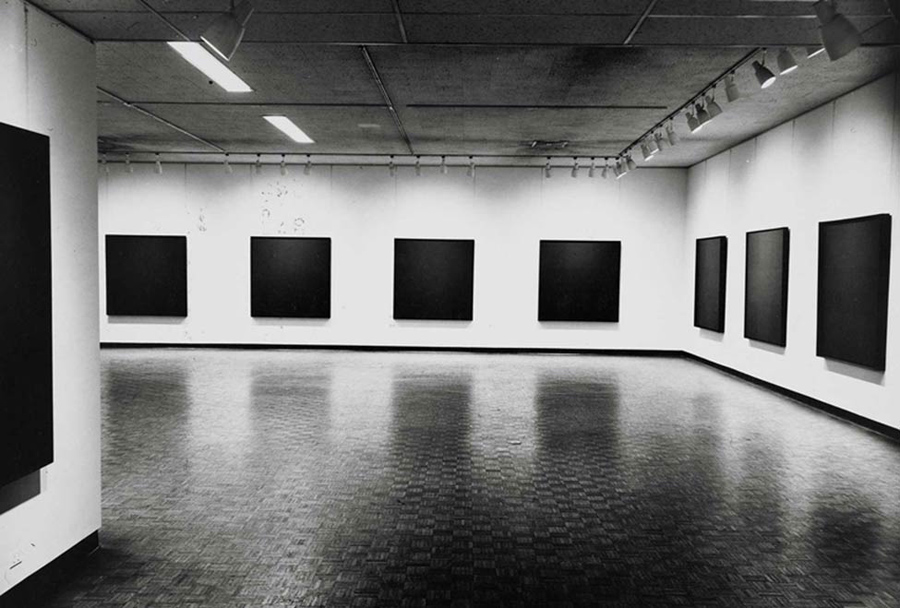 Black Paintings, Vue d’exposition, Jewish Museum, 1966-1967 © Ad Reinhardt Foundation