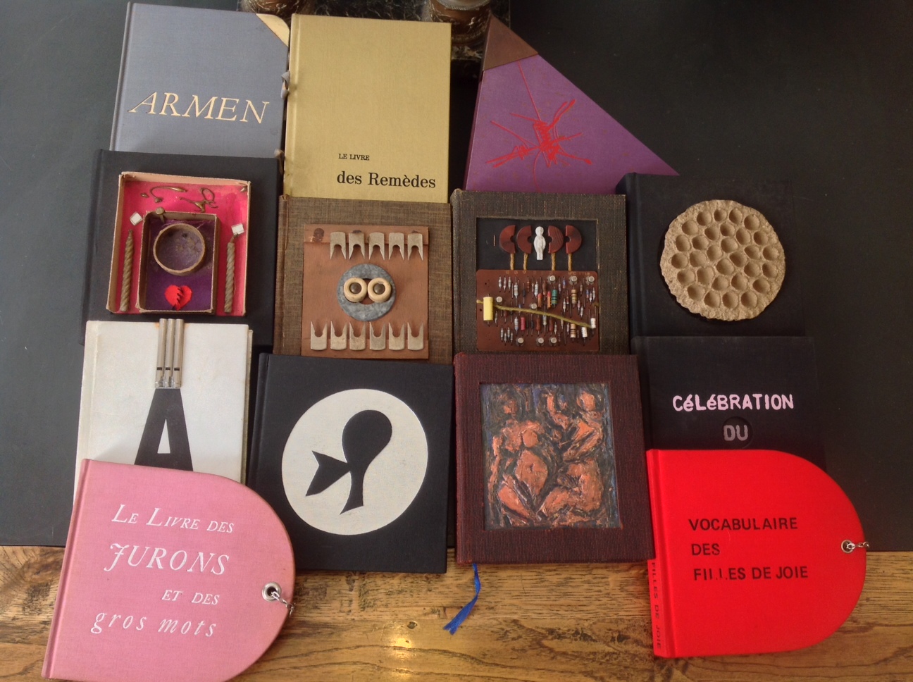 ÉtiquettesAndré Benedetto, armen, célébration du trou, Club du livre Chrétien, dictionnaire des onomatopées, Editeur Robert Morel, Editions Robert Morel, Georges Mathieu, Jas par Forcalquier, Jean Arp, Jean-Pierre Abraham, l'ange et la rose, la croix de la rose rouge, le livre des jurons, le livre des remèdes, le privilège d'être, les psaumes de la création, Loys Masson, mise à feu, Odette Ducarre, Pierre Della Faille, requiem pour un ordinateur, urgent crier, vocabulaire des filles de joie http://lestrictmaximum.blogspot.com/2018/12/odette-robert-et-le-jas_17.html